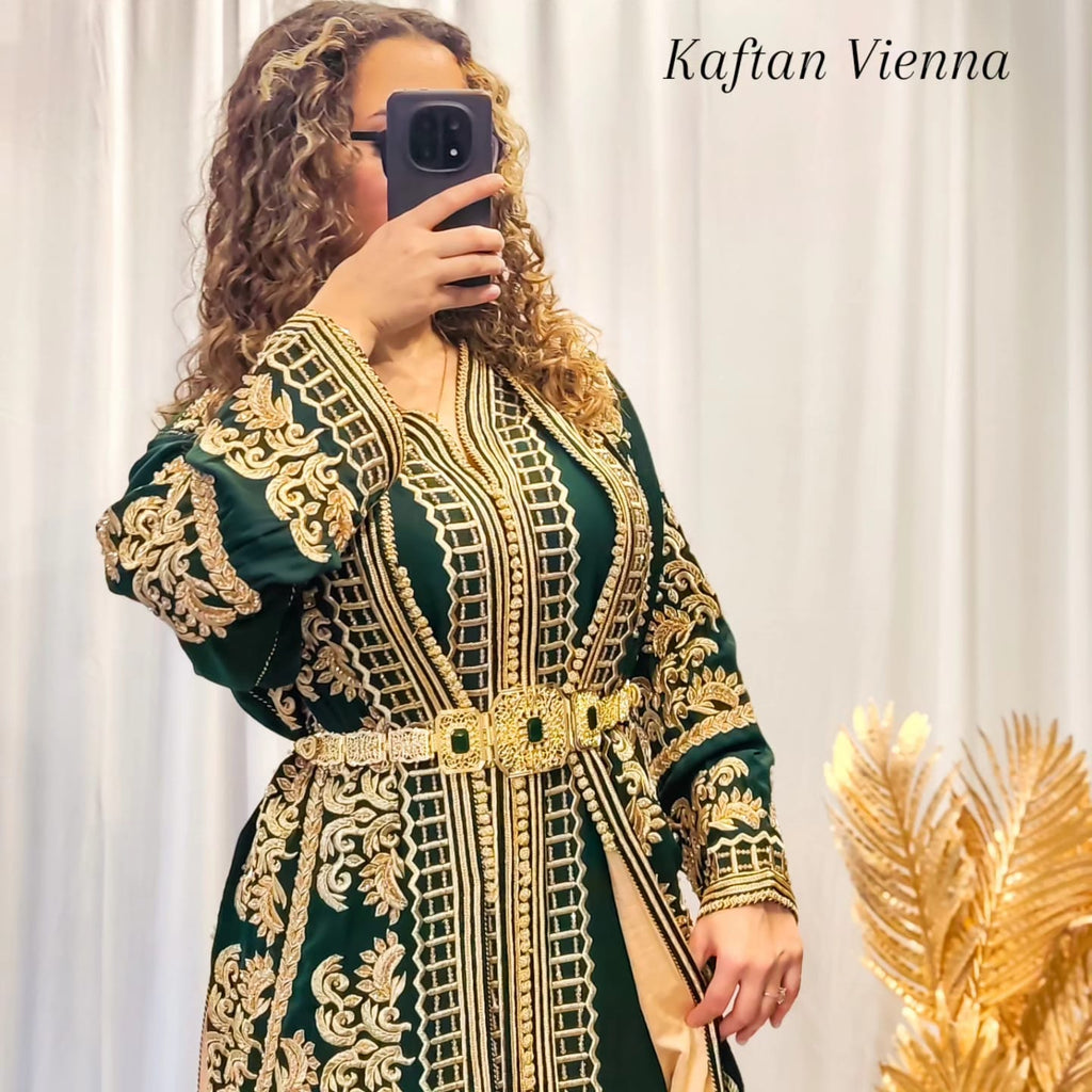 Grüne Takshita mit goldenem Überwurf - Seitenansicht Luxus