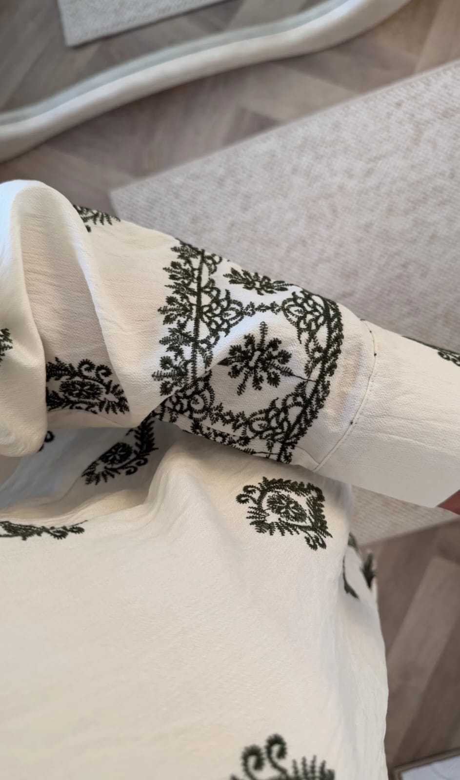 Alltagskleid-Set weiß schwarz - Tunika und Hose Detailansicht Muster