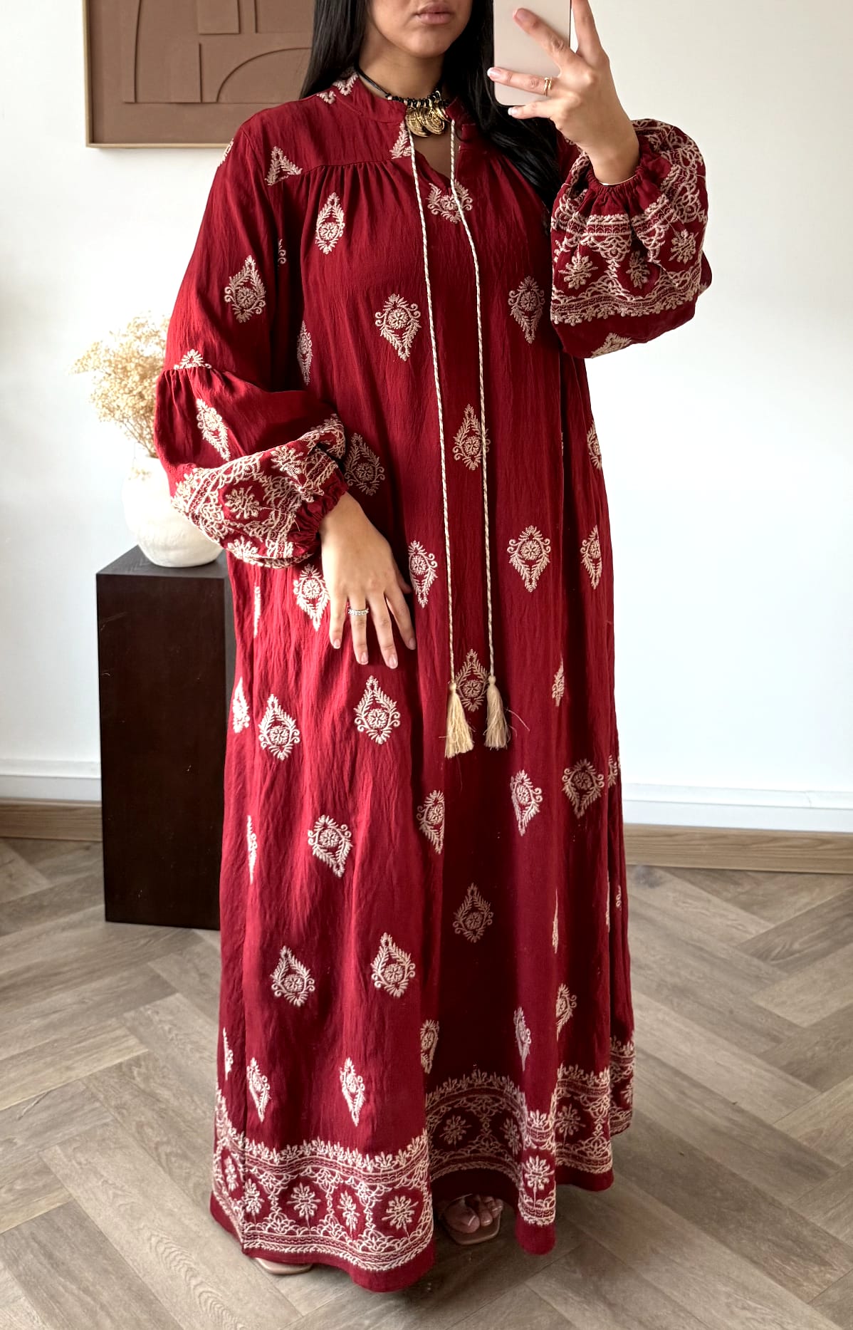 Elegantes rotes Maxikleid mit Quasten - vorderansicht Casual