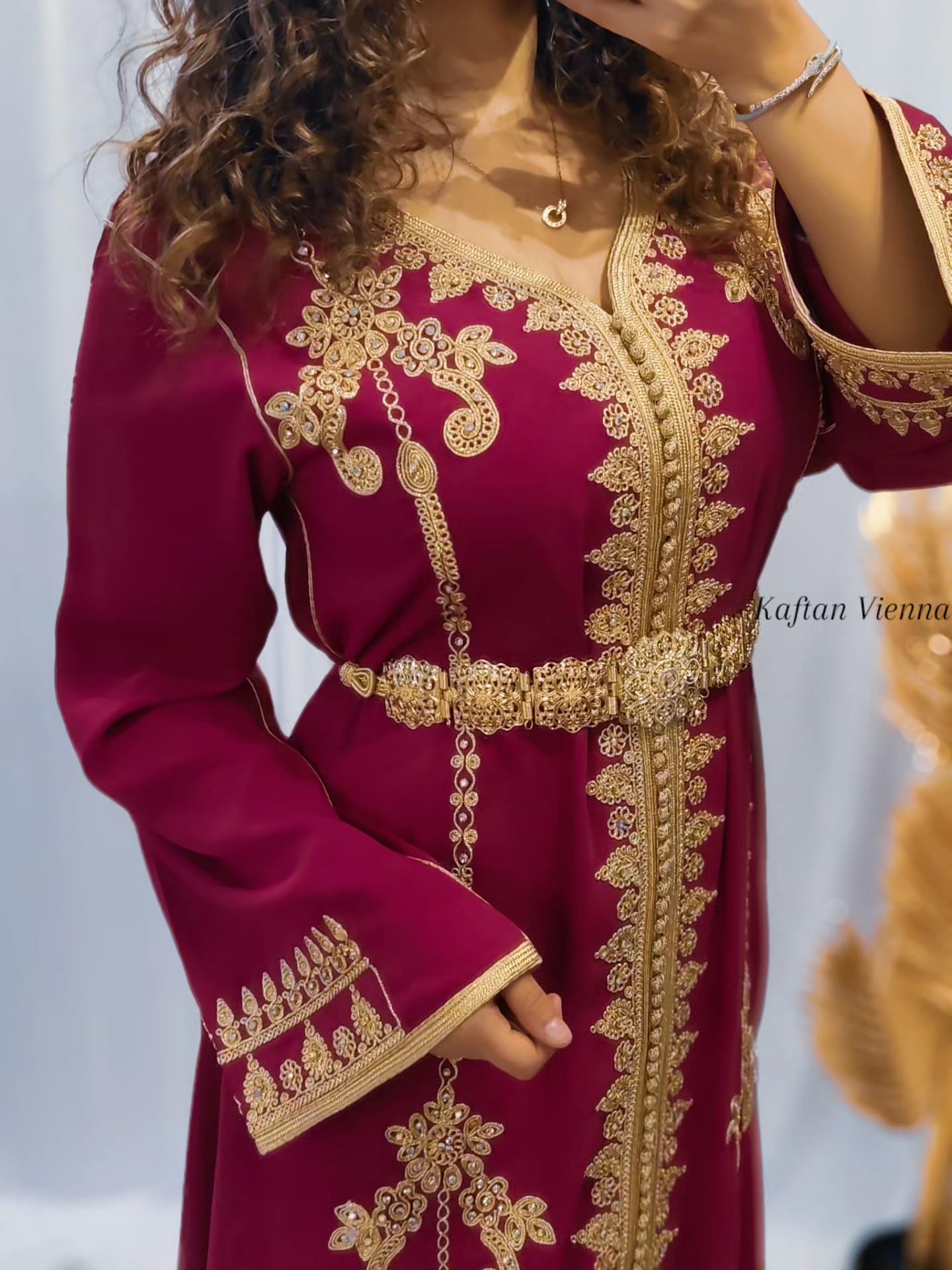 Kaftan Royalblau mit Goldornamenten - Seitenansicht